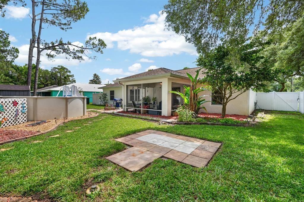 For Sale: $335,000 (3 beds, 2 baths, 1598 Square Feet)