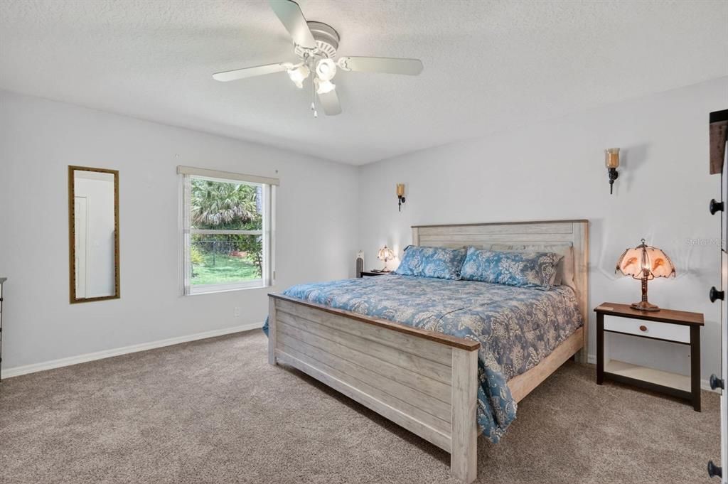 For Sale: $335,000 (3 beds, 2 baths, 1598 Square Feet)