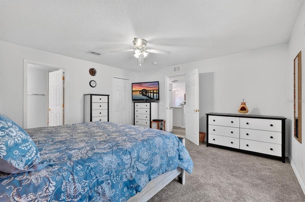 For Sale: $335,000 (3 beds, 2 baths, 1598 Square Feet)