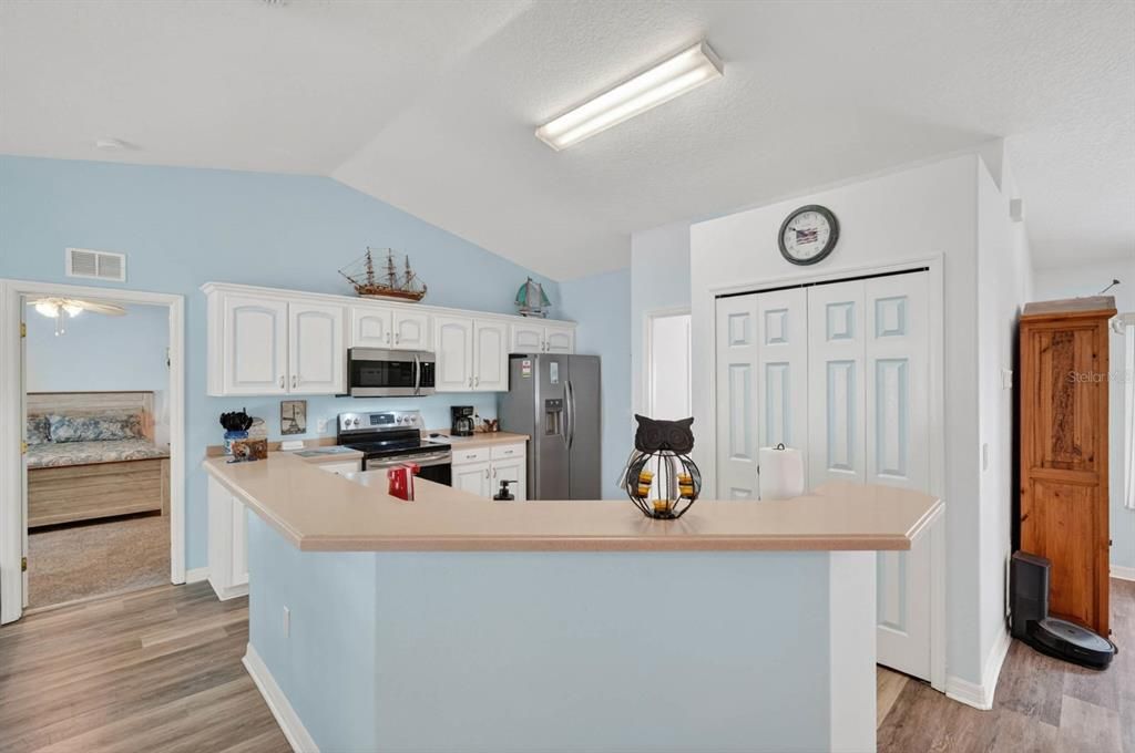 For Sale: $335,000 (3 beds, 2 baths, 1598 Square Feet)