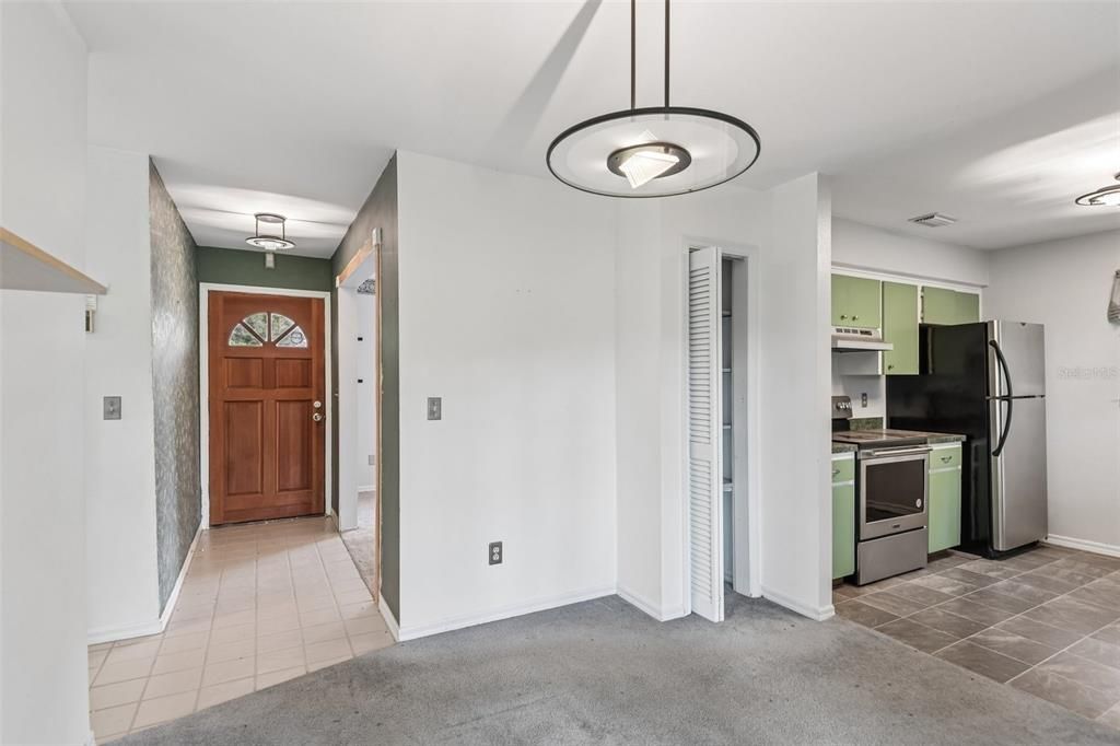 For Sale: $295,000 (3 beds, 2 baths, 1042 Square Feet)