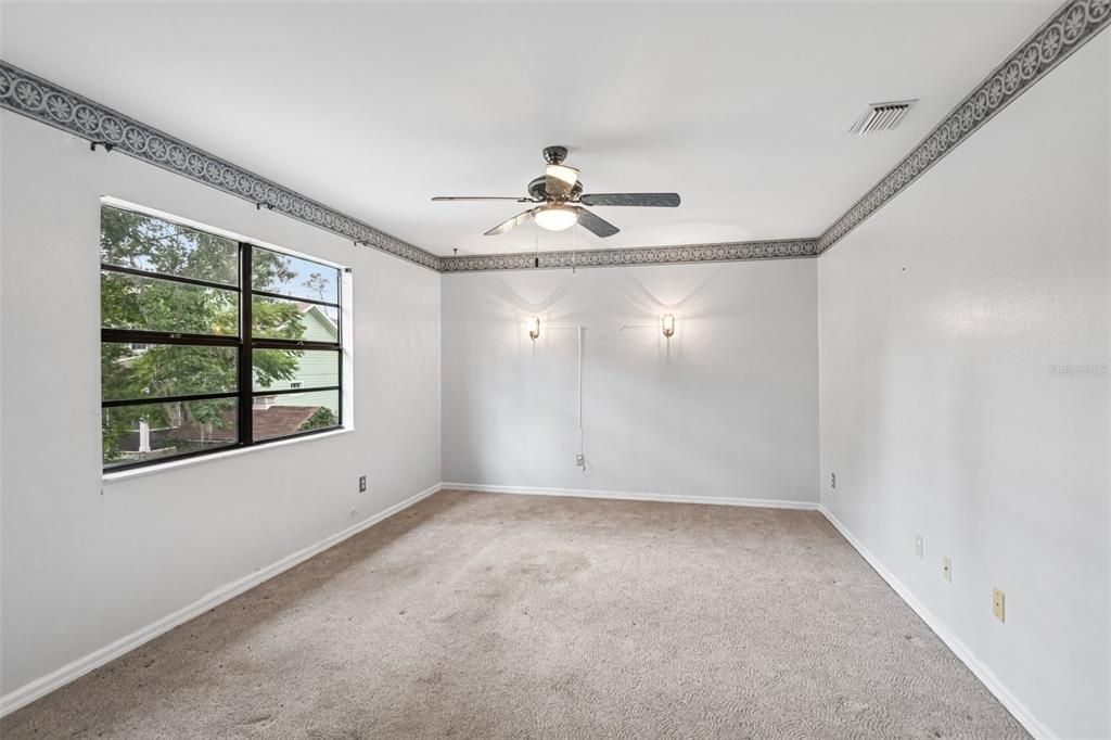 For Sale: $295,000 (3 beds, 2 baths, 1042 Square Feet)