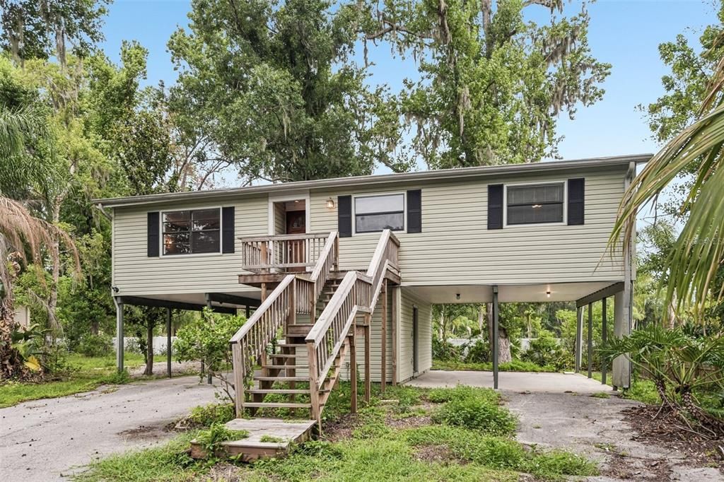 For Sale: $295,000 (3 beds, 2 baths, 1042 Square Feet)
