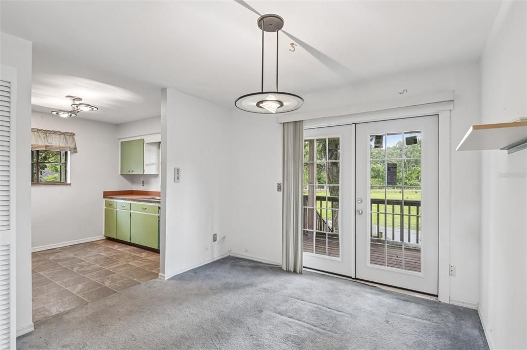 For Sale: $295,000 (3 beds, 2 baths, 1042 Square Feet)