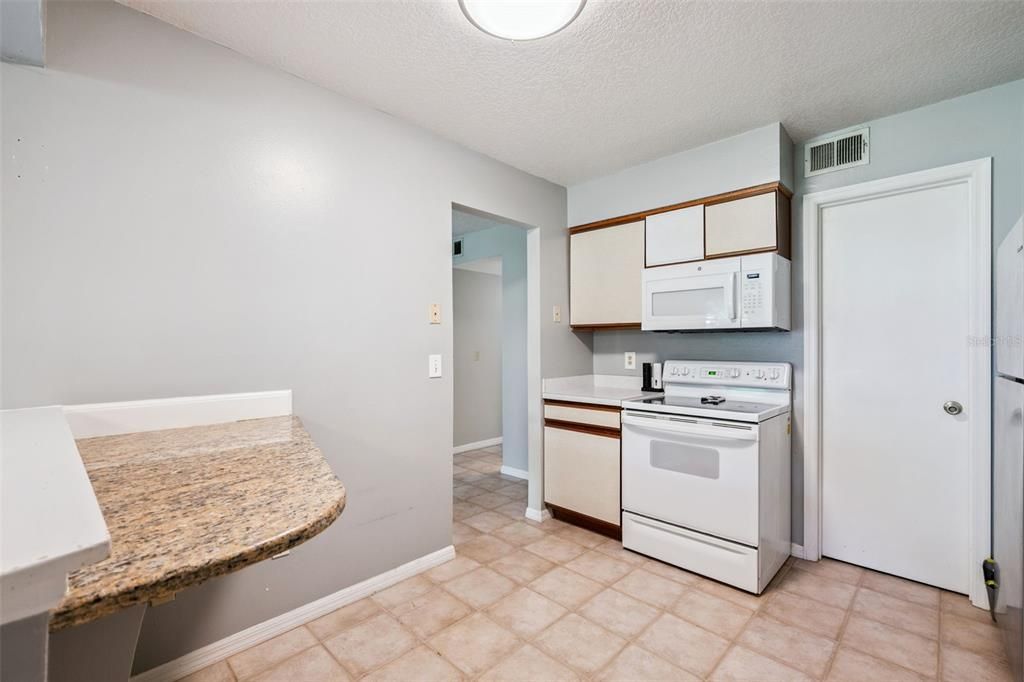 For Rent: $2,150 (2 beds, 2 baths, 1112 Square Feet)
