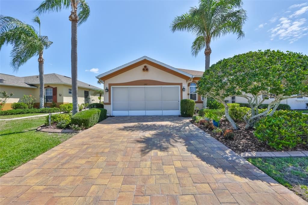 For Sale: $400,000 (2 beds, 2 baths, 1471 Square Feet)