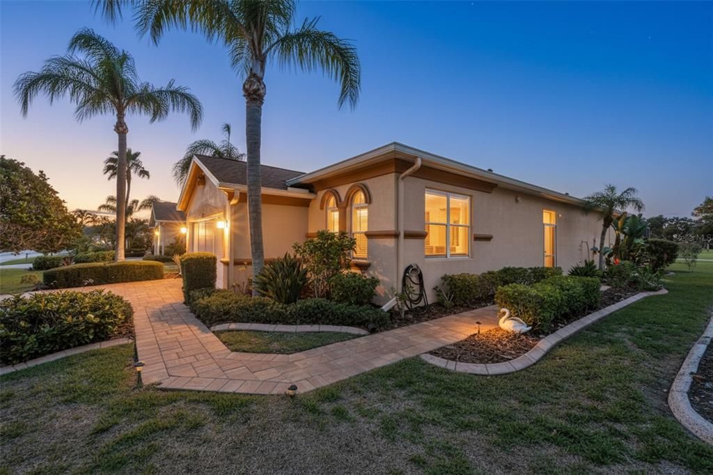 For Sale: $400,000 (2 beds, 2 baths, 1471 Square Feet)