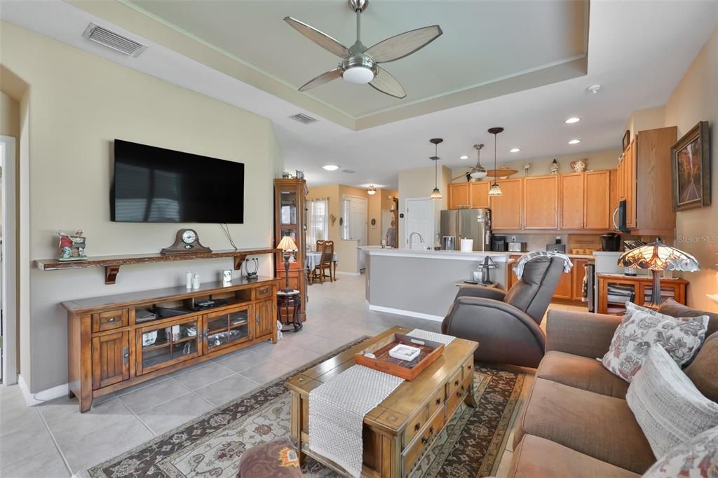 For Sale: $400,000 (2 beds, 2 baths, 1471 Square Feet)