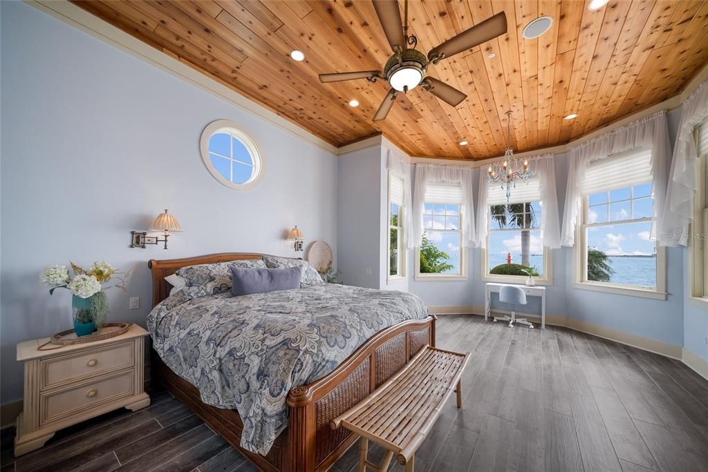 For Sale: $5,495,000 (4 beds, 4 baths, 4007 Square Feet)