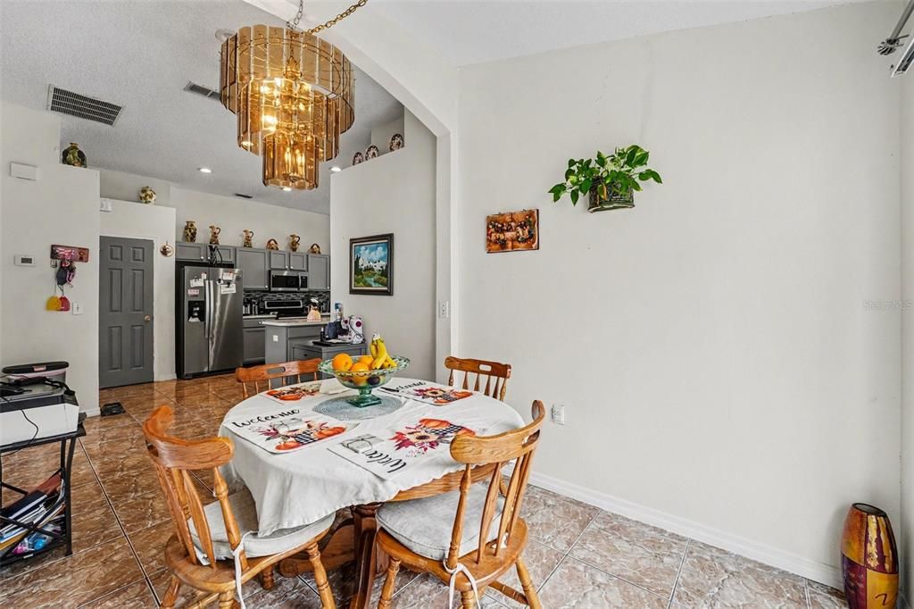 На продажу: $375,000 (3 спален, 2 ванн, 1881 Квадратных фут)