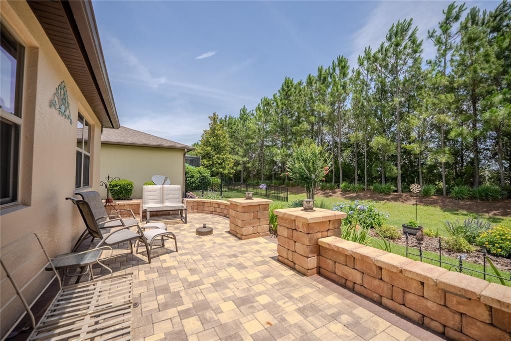 For Sale: $346,643 (2 beds, 2 baths, 1687 Square Feet)