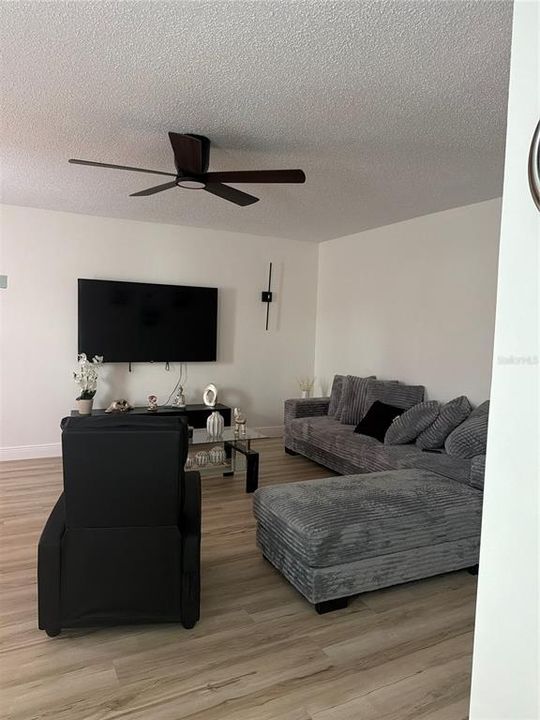 В аренду: $1,650 (2 спален, 1 ванн, 960 Квадратных фут)
