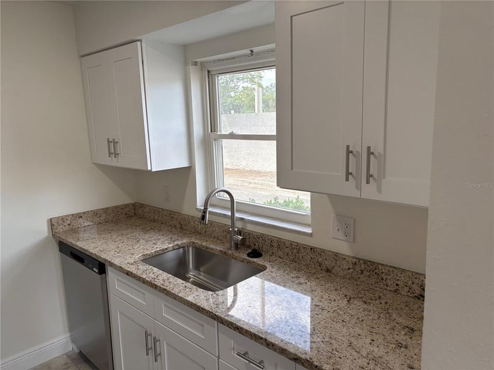 В аренду: $1,650 (2 спален, 1 ванн, 960 Квадратных фут)