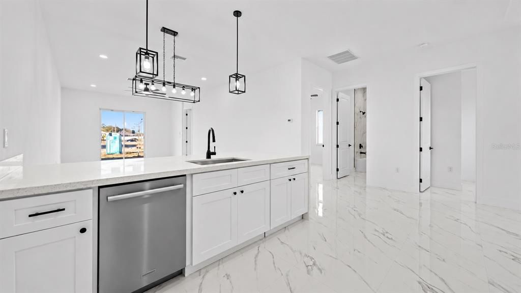En Venta: $529,900 (12 camas, 0 baños, 2498 Pies cuadrados)