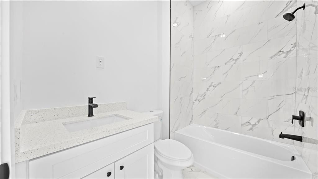 En Venta: $529,900 (12 camas, 0 baños, 2498 Pies cuadrados)