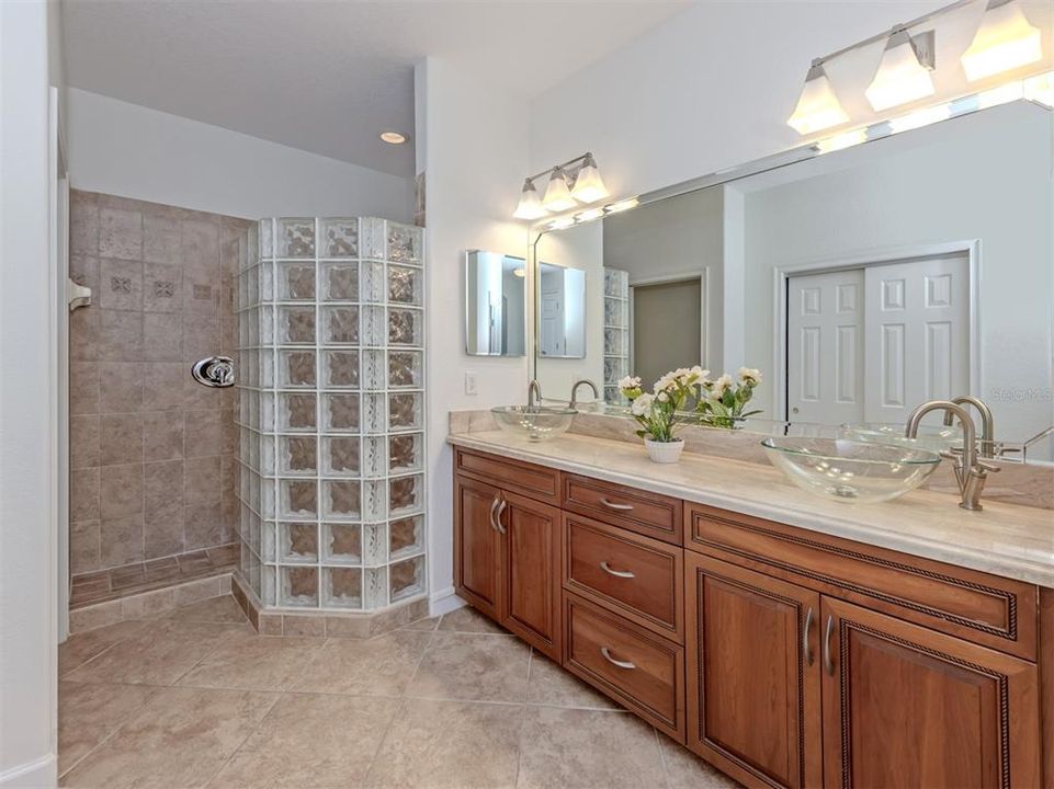 For Sale: $495,000 (3 beds, 2 baths, 2326 Square Feet)