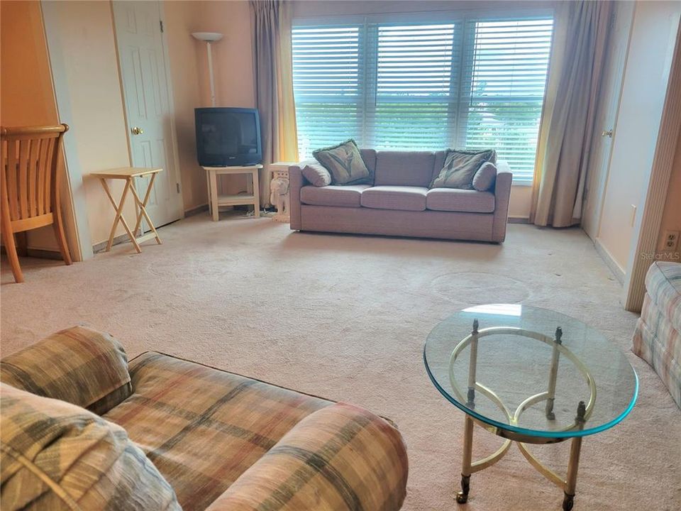 For Sale: $97,500 (1 beds, 1 baths, 790 Square Feet)