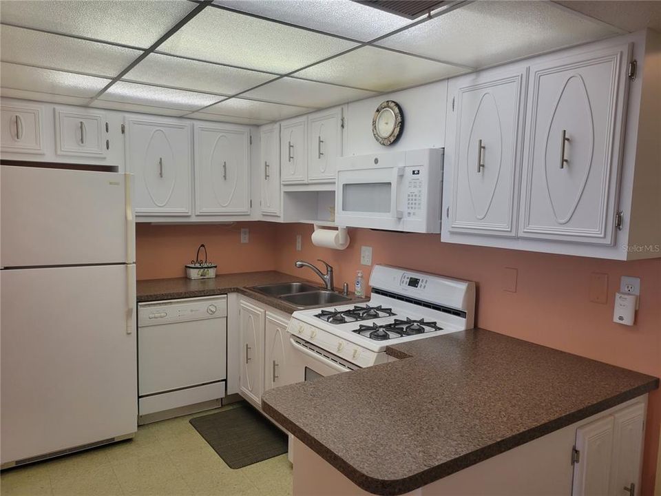 For Sale: $97,500 (1 beds, 1 baths, 790 Square Feet)