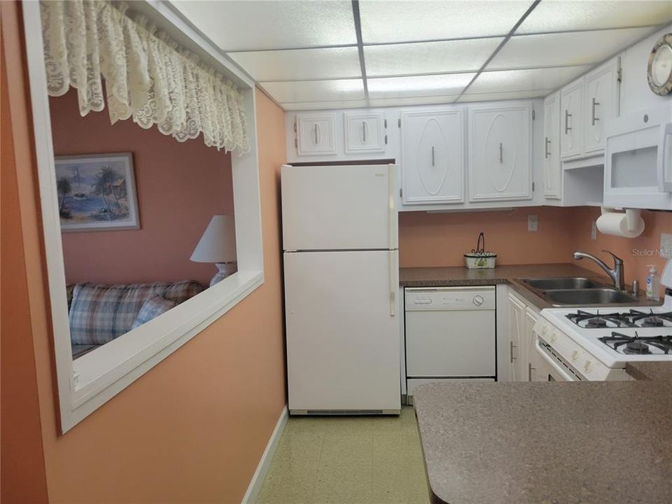 For Sale: $97,500 (1 beds, 1 baths, 790 Square Feet)