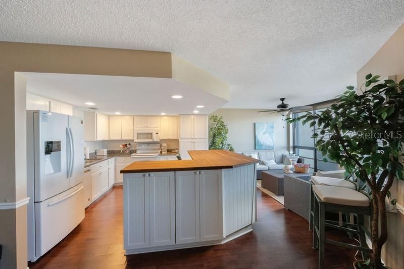 En Venta: $595,000 (2 camas, 2 baños, 1250 Pies cuadrados)