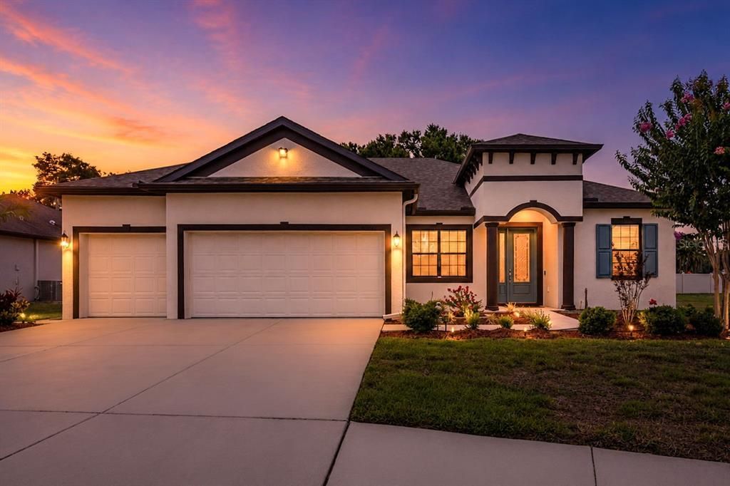 For Sale: $499,900 (3 beds, 3 baths, 2287 Square Feet)