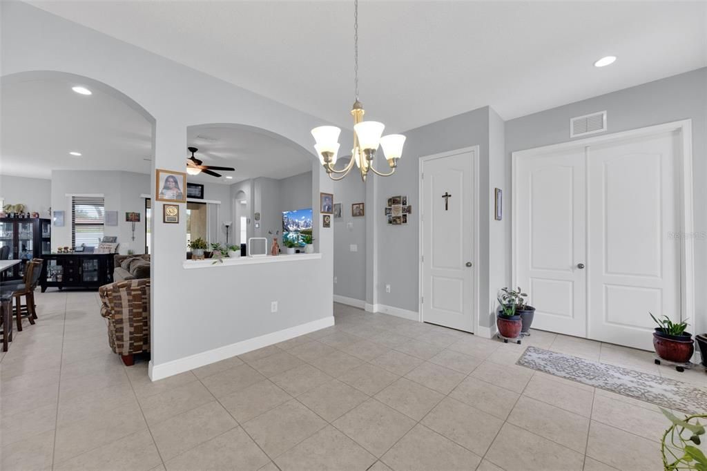 For Sale: $499,900 (3 beds, 3 baths, 2287 Square Feet)