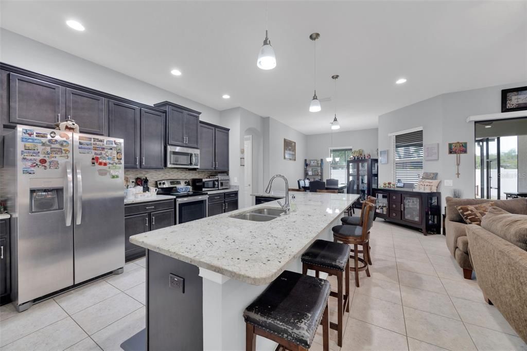 For Sale: $499,900 (3 beds, 3 baths, 2287 Square Feet)