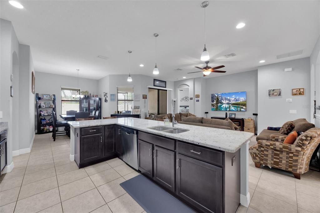 For Sale: $499,900 (3 beds, 3 baths, 2287 Square Feet)
