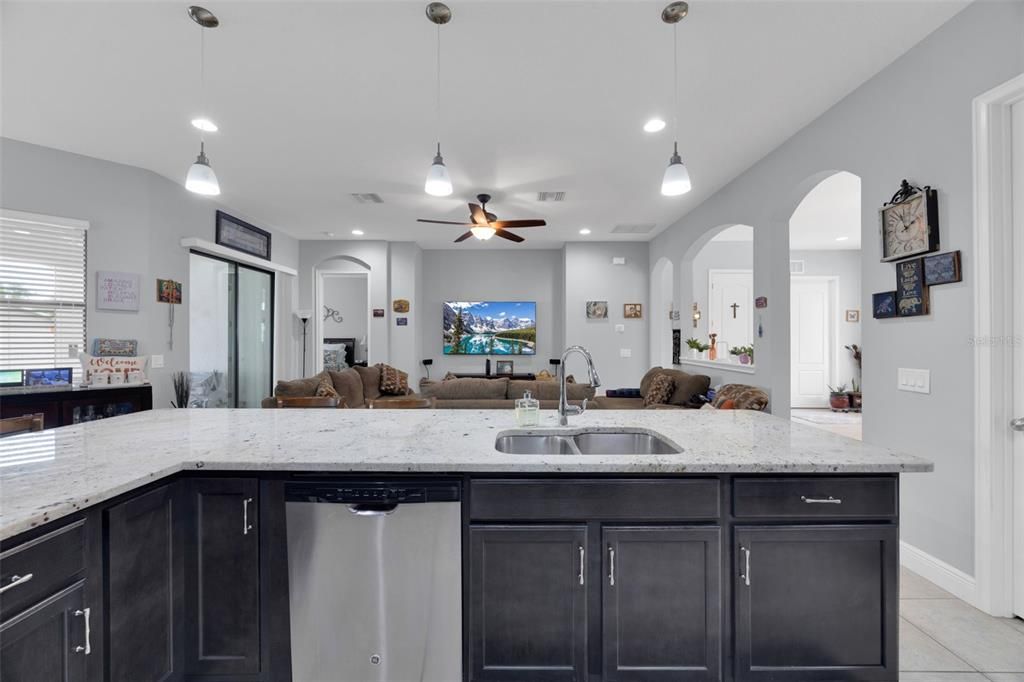 For Sale: $499,900 (3 beds, 3 baths, 2287 Square Feet)