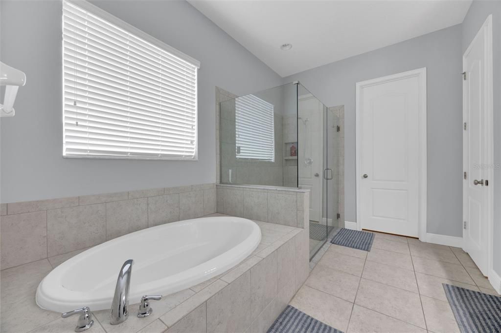 For Sale: $499,900 (3 beds, 3 baths, 2287 Square Feet)