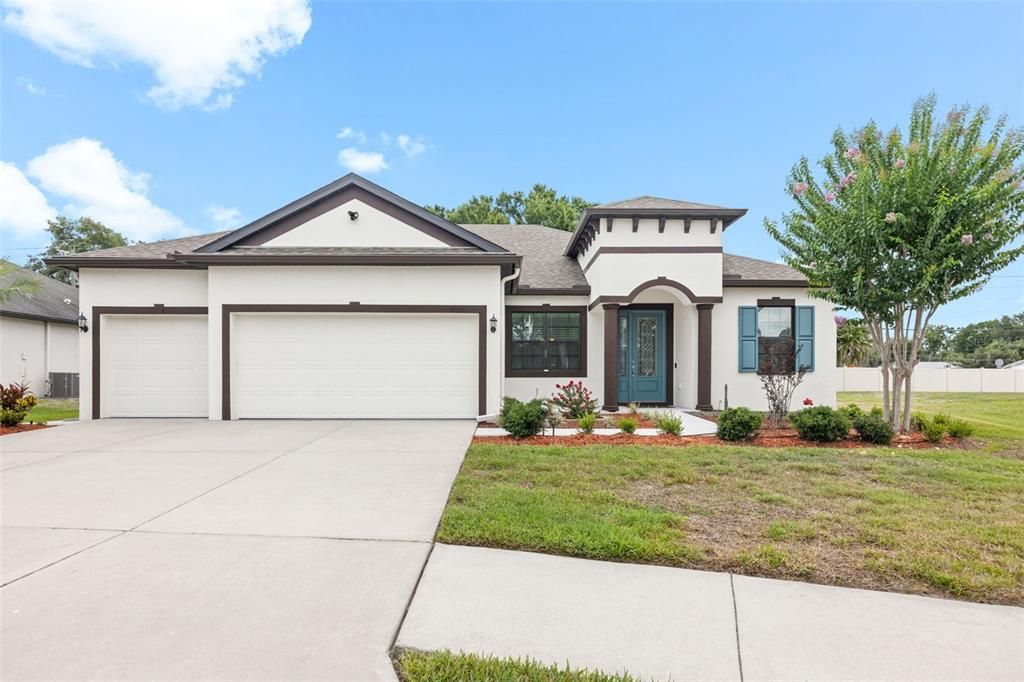 For Sale: $499,900 (3 beds, 3 baths, 2287 Square Feet)