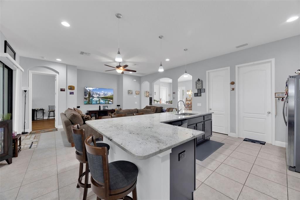 For Sale: $499,900 (3 beds, 3 baths, 2287 Square Feet)