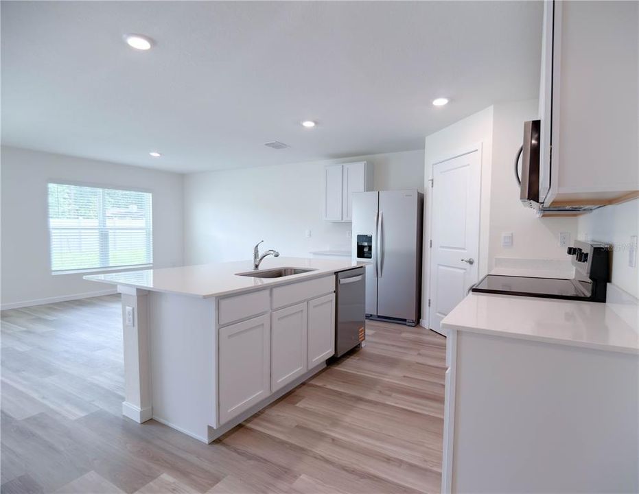 For Rent: $2,100 (3 beds, 2 baths, 1328 Square Feet)