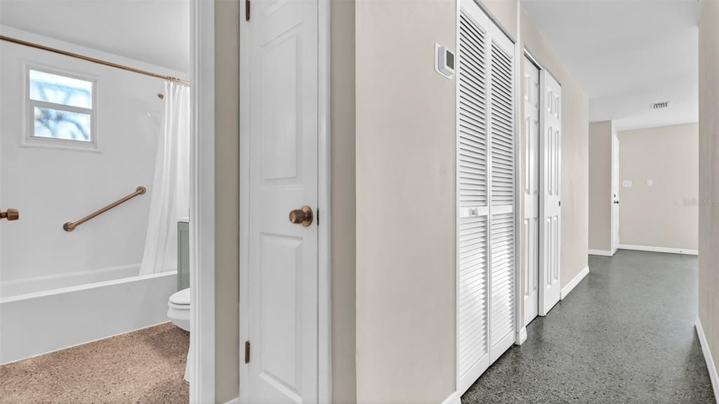 Active With Contract: $325,000 (3 beds, 1 baths, 1130 Square Feet)