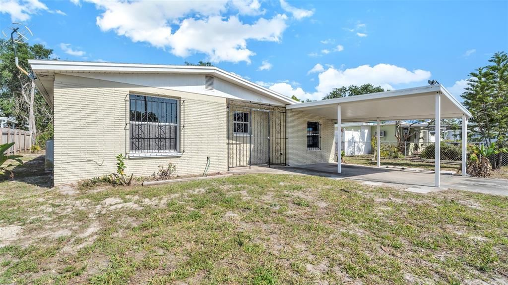 Active With Contract: $325,000 (3 beds, 1 baths, 1130 Square Feet)