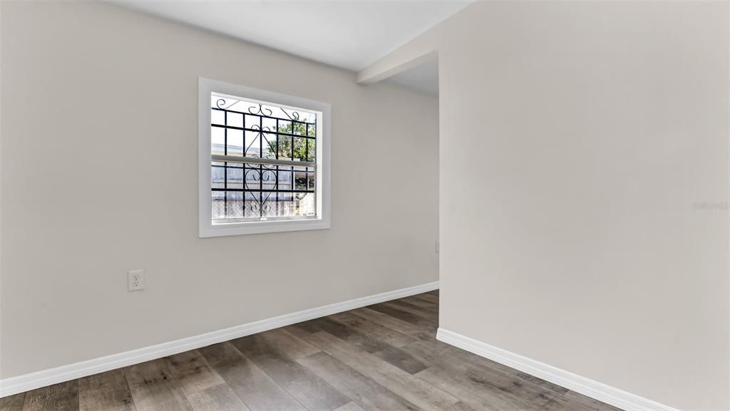 Active With Contract: $325,000 (3 beds, 1 baths, 1130 Square Feet)