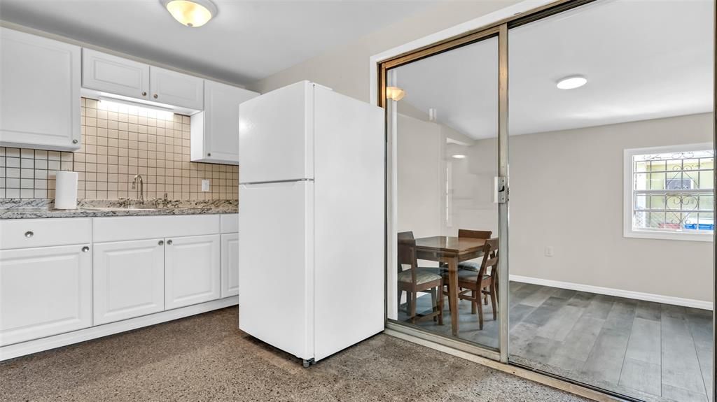 Active With Contract: $325,000 (3 beds, 1 baths, 1130 Square Feet)