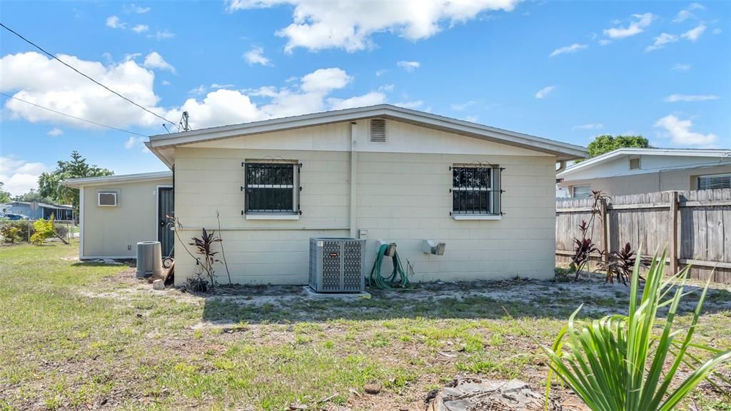 Active With Contract: $325,000 (3 beds, 1 baths, 1130 Square Feet)