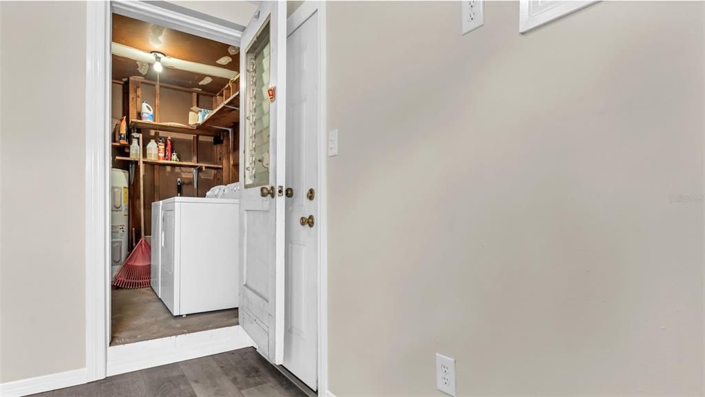 Active With Contract: $325,000 (3 beds, 1 baths, 1130 Square Feet)