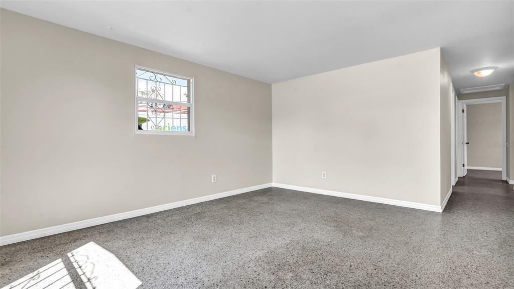 Active With Contract: $325,000 (3 beds, 1 baths, 1130 Square Feet)