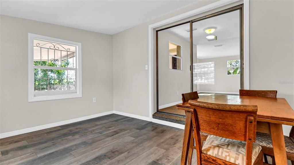 Active With Contract: $325,000 (3 beds, 1 baths, 1130 Square Feet)