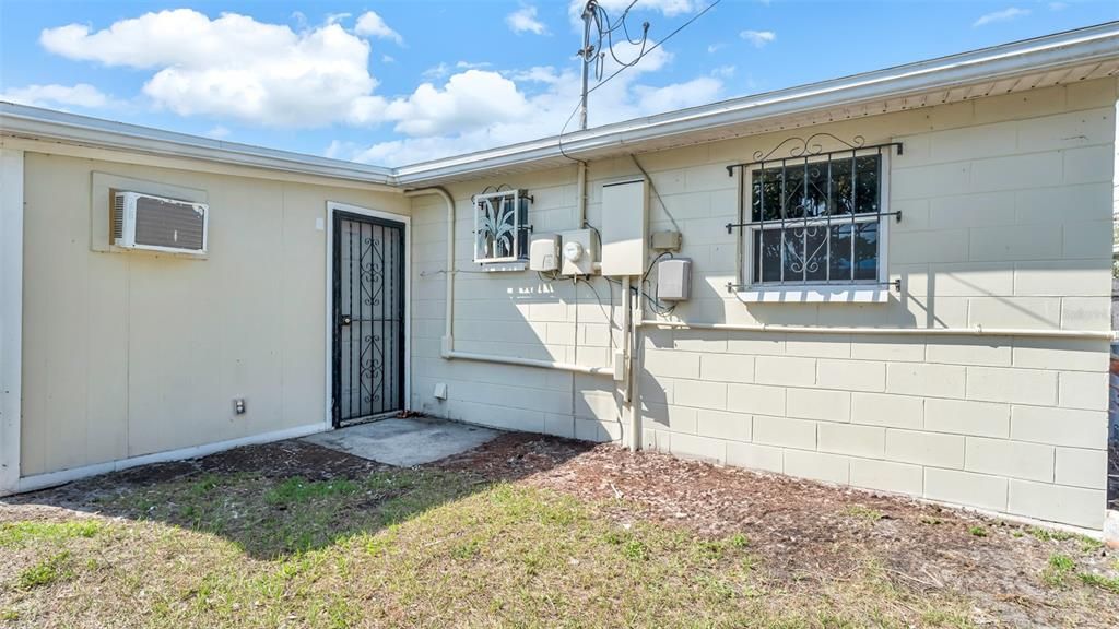Active With Contract: $325,000 (3 beds, 1 baths, 1130 Square Feet)