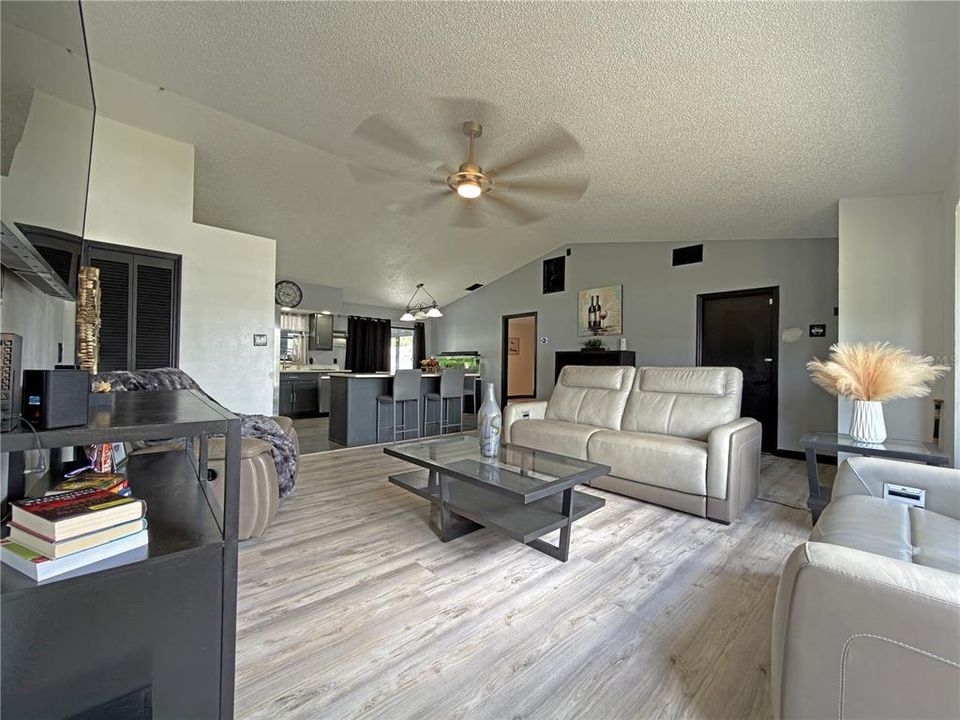 En Venta: $339,990 (3 camas, 2 baños, 1462 Pies cuadrados)