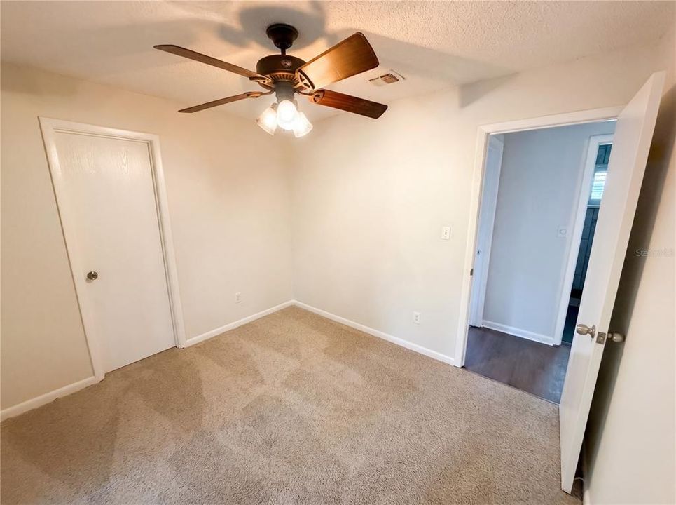 For Sale: $315,000 (3 beds, 2 baths, 988 Square Feet)