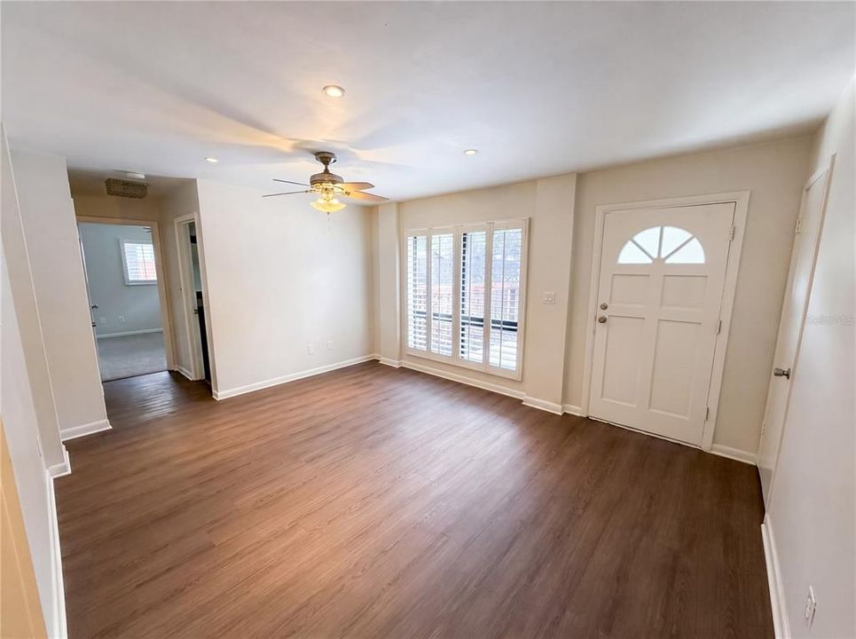 For Sale: $315,000 (3 beds, 2 baths, 988 Square Feet)
