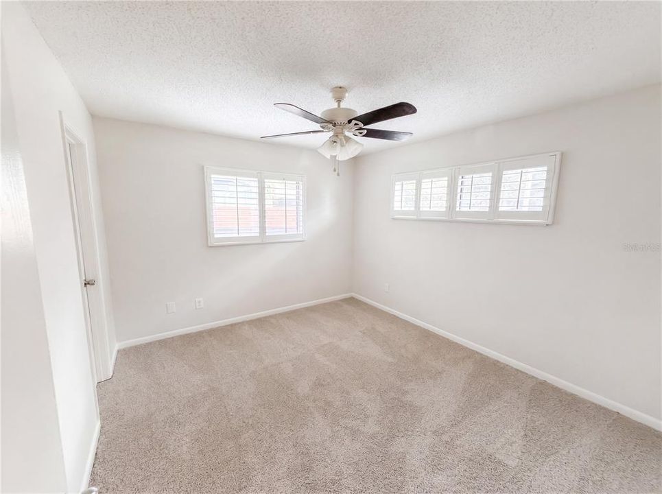 For Sale: $315,000 (3 beds, 2 baths, 988 Square Feet)