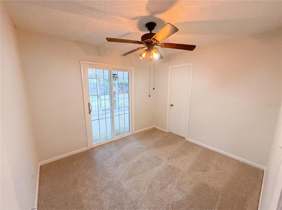 For Sale: $315,000 (3 beds, 2 baths, 988 Square Feet)