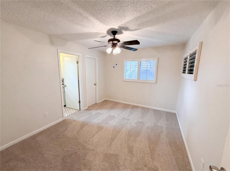 For Sale: $315,000 (3 beds, 2 baths, 988 Square Feet)