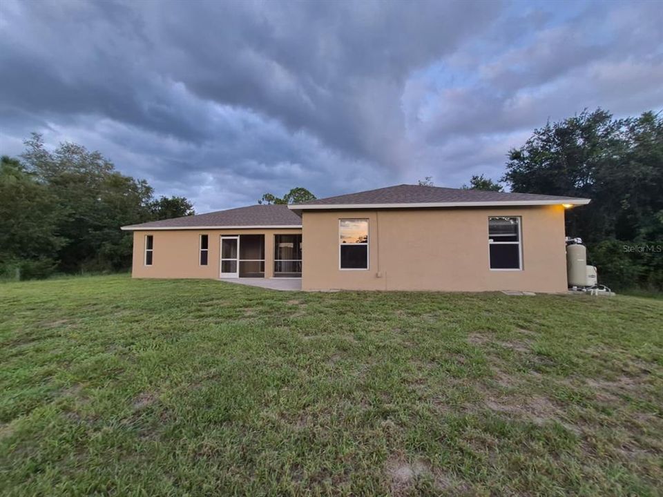 Activo con contrato: $275,000 (3 camas, 2 baños, 1670 Pies cuadrados)