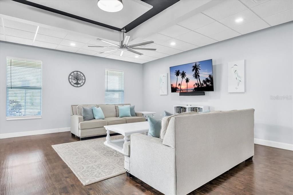 For Sale: $257,000 (1 beds, 1 baths, 264 Square Feet)